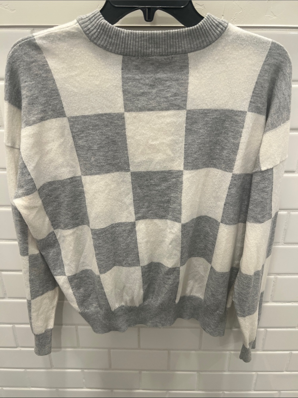 Tahari Classic Gray & Cream Checkerboard Sweater - Women's Crewneck - Picture 3 of 4
